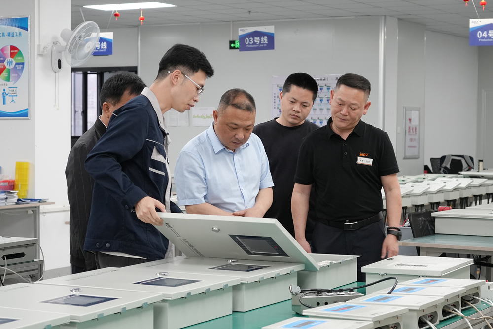 東至縣委常委、政法書記一行蒞臨我司參觀考察